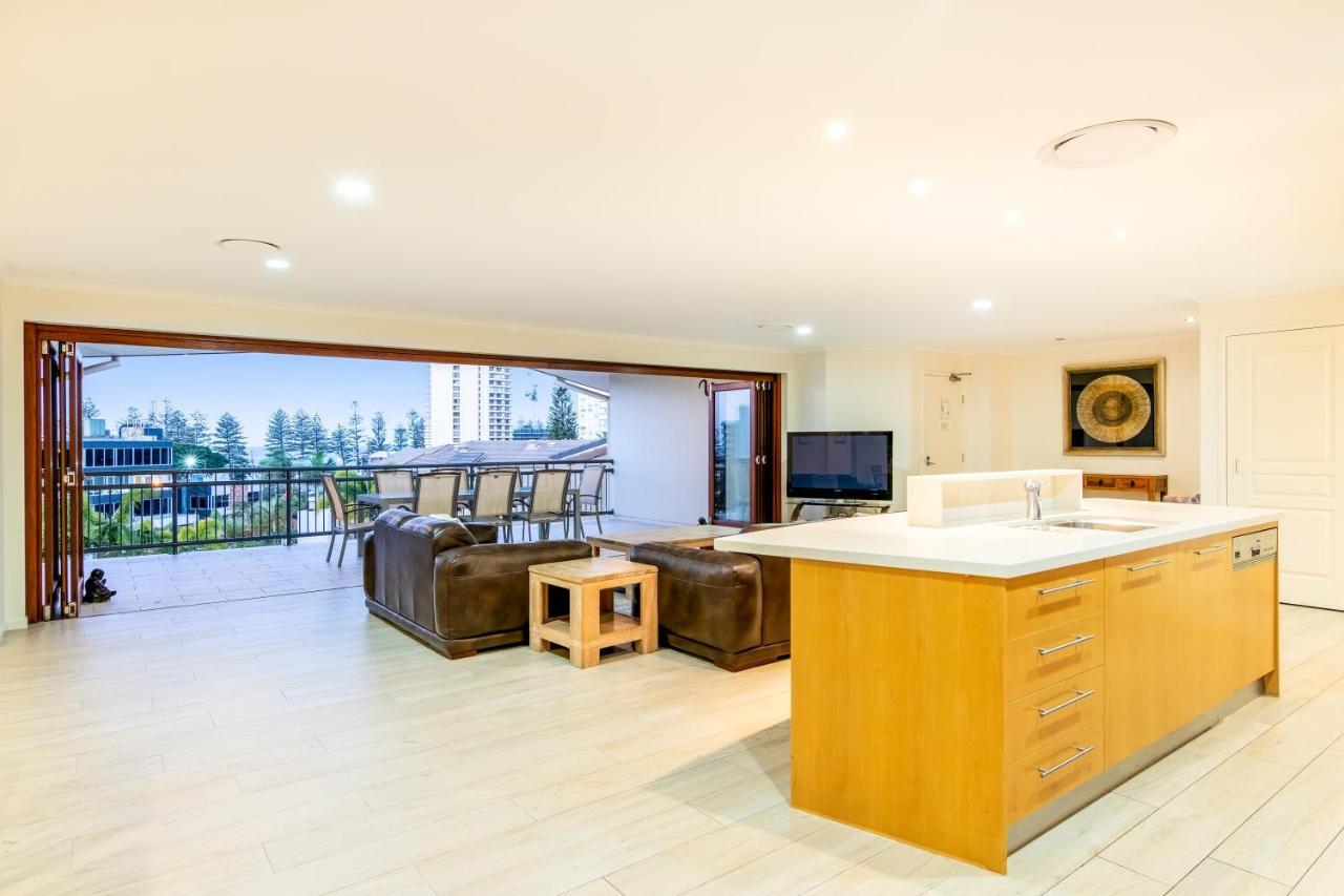 The Village Holiday Apartments At Burleigh Heads Gold Coast Dış mekan fotoğraf