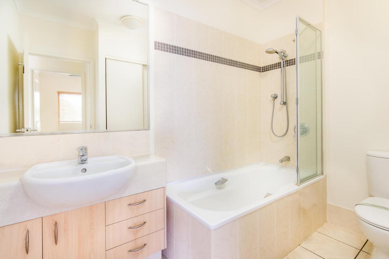 The Village Holiday Apartments At Burleigh Heads Gold Coast Dış mekan fotoğraf