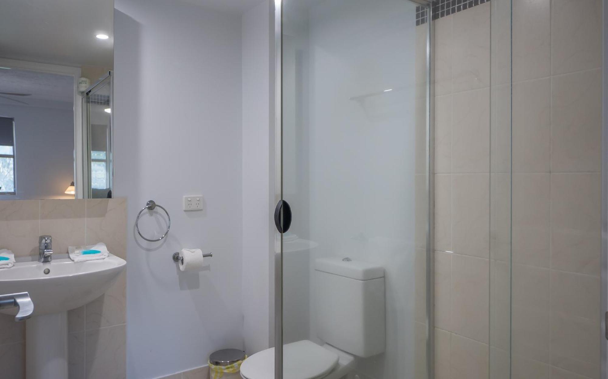 The Village Holiday Apartments At Burleigh Heads Gold Coast Dış mekan fotoğraf